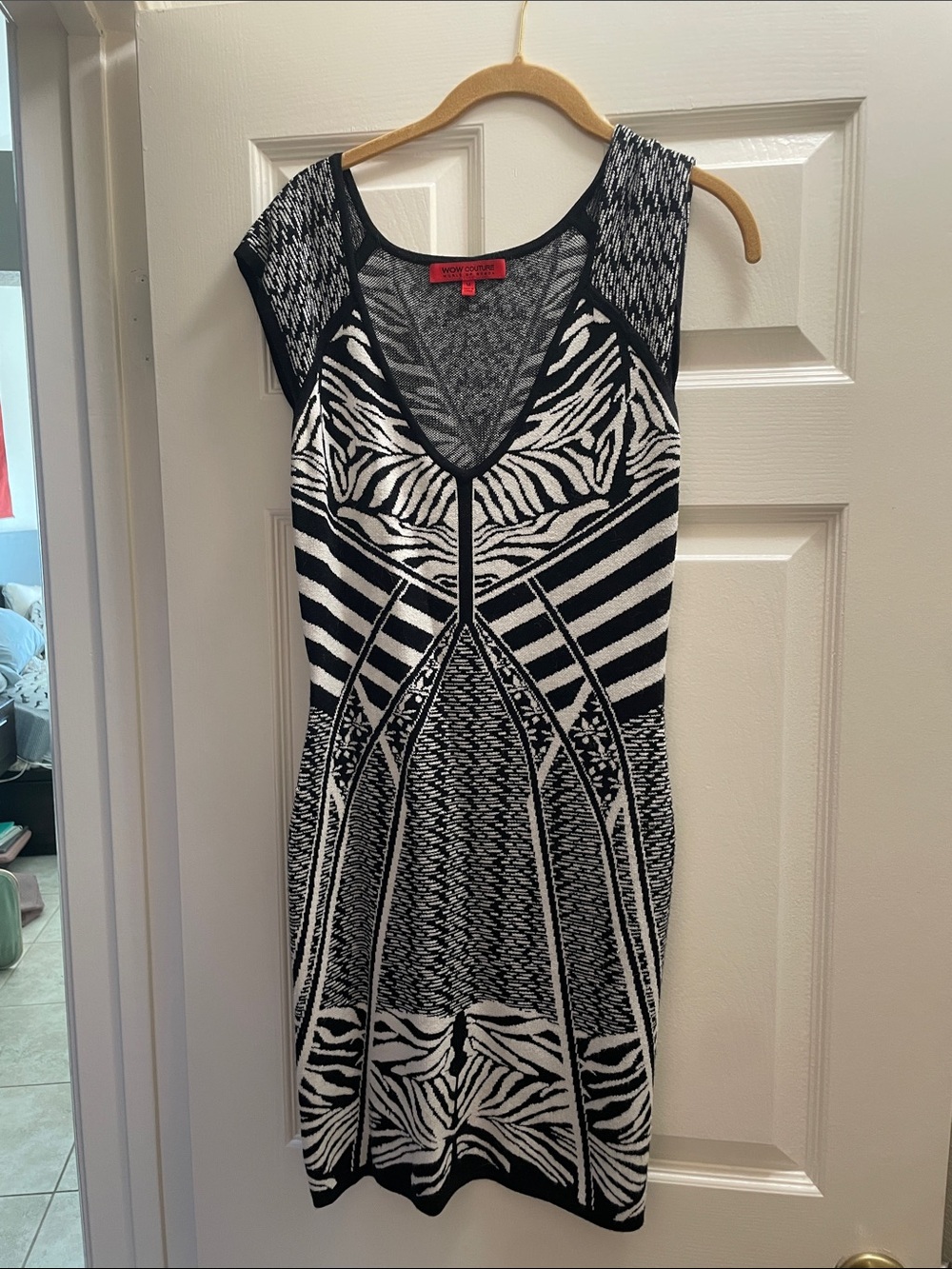 WOW couture Black and White Graphic V-Neck Bodycon Mini Dress